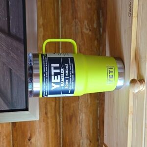 YETI Rambler with stronghold Lid.20oz.591ml. NWT.$68